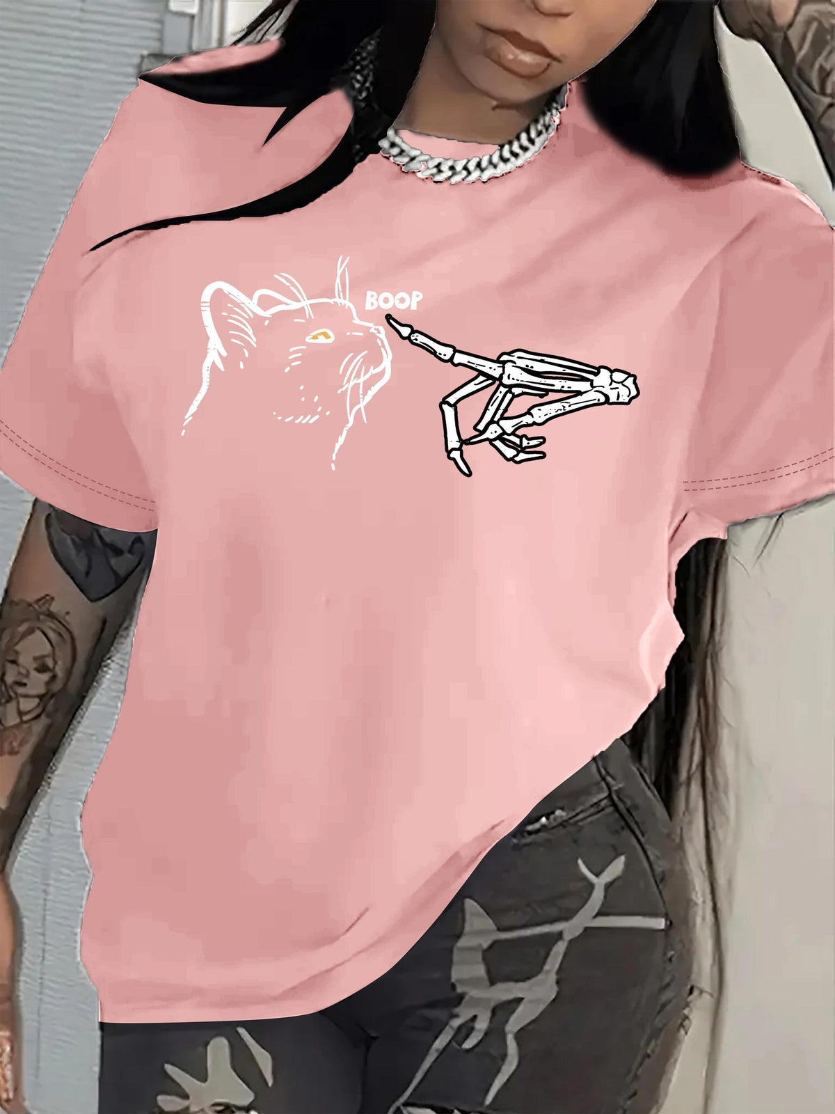 T-Shirt with a Cat And Skeleton Hand Design, Short-Sleeved Casual Round Neck Top, Spring And Summer Women'S Clothing
