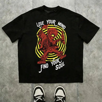 Best-selling men’s graphic T-shirt featuring a bold slogan paired with a psychedelic skull and guitar hand graphic; an emotional rock street style. Men’s casual streetwear T-shirt suitable for music festivals, underground shows, and urban exploration, ble