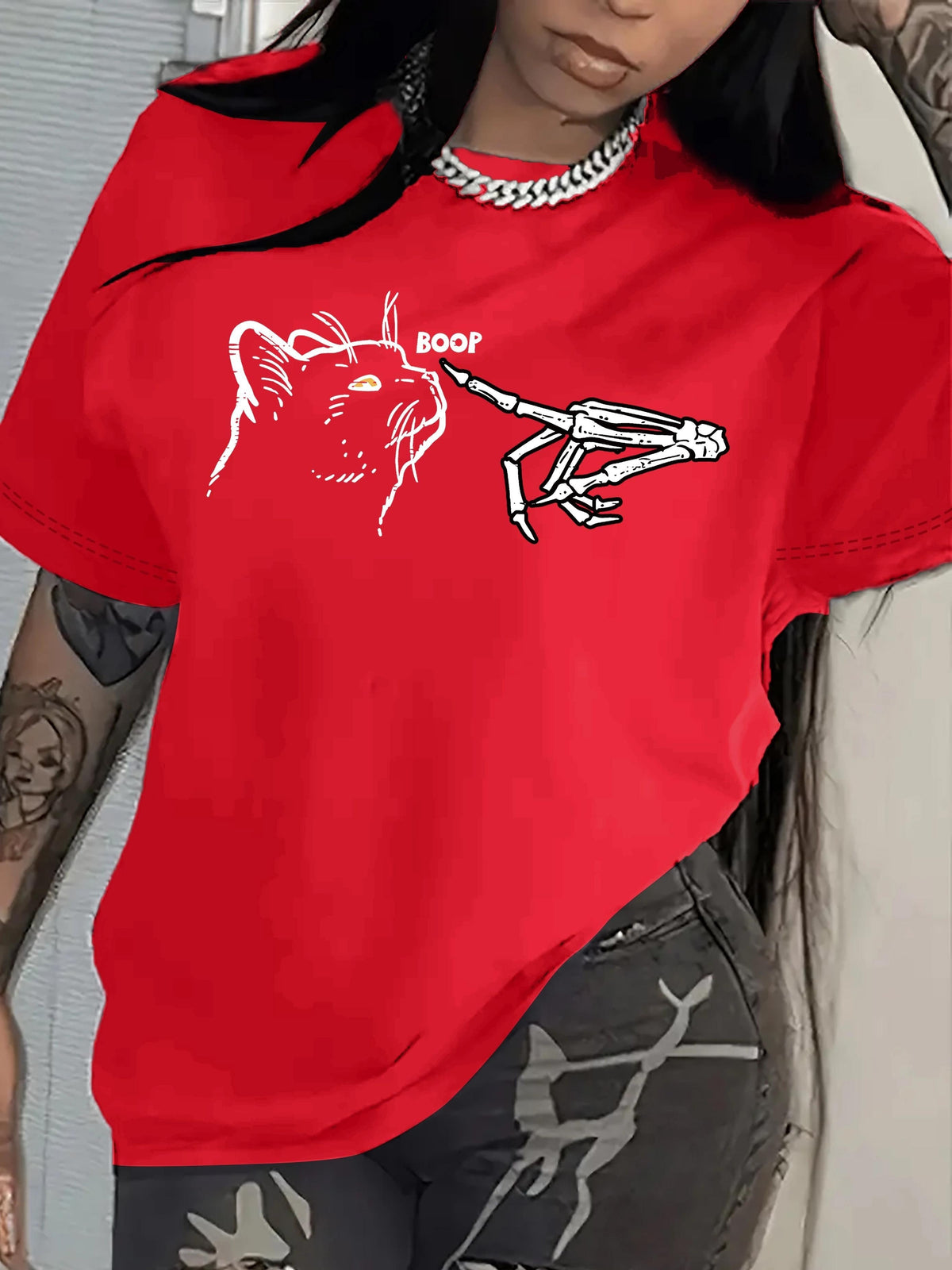 T-Shirt with a Cat And Skeleton Hand Design, Short-Sleeved Casual Round Neck Top, Spring And Summer Women'S Clothing